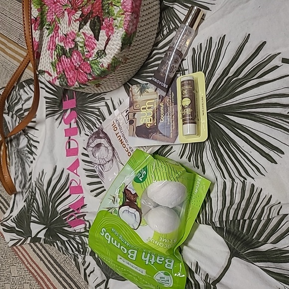 cocoNUTS bundle, rattan purse and accessories - Picture 4 of 9